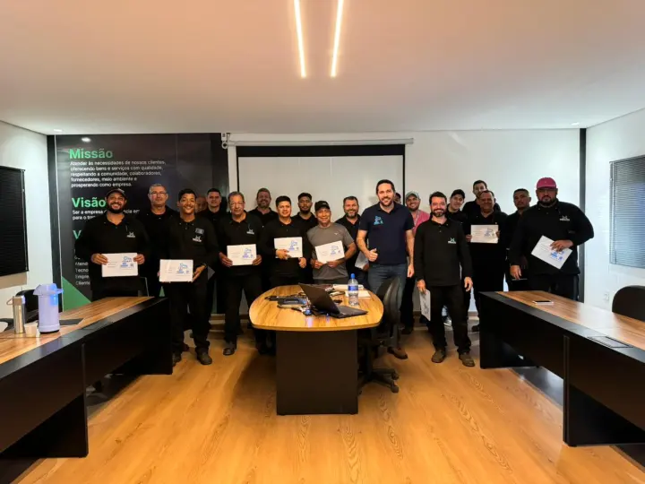 Turma de treinamento Trobot com certificados